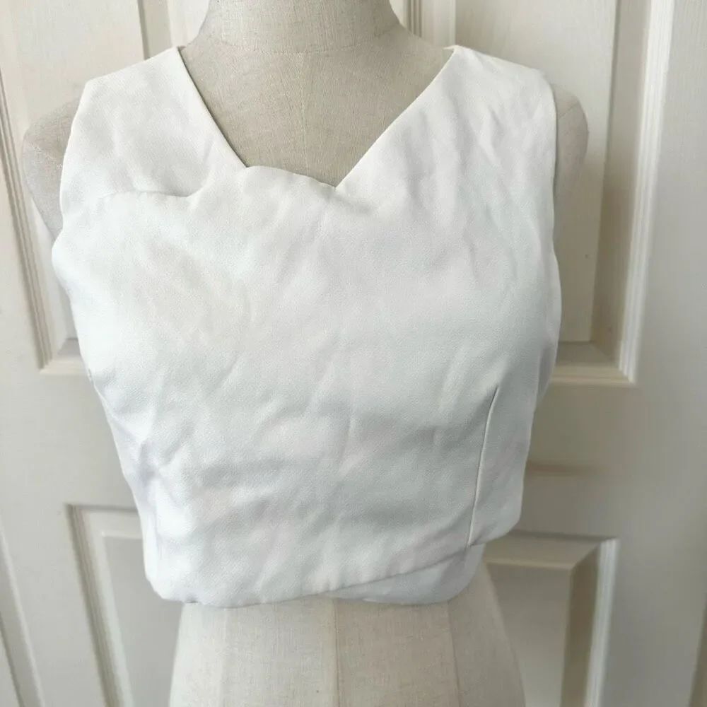 Chicwish Savvy cream crossover cropped sleeveless top - Picture 2 of 9